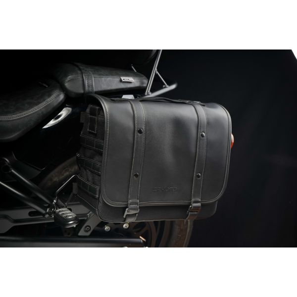 35765-6aqv-801800-7100-63348-side-bag-heritage-6aqv-801800-7100-with-vehicle.jpg